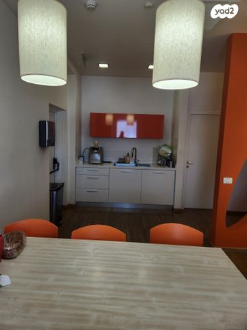 בניין משרדים, פתח תקווה