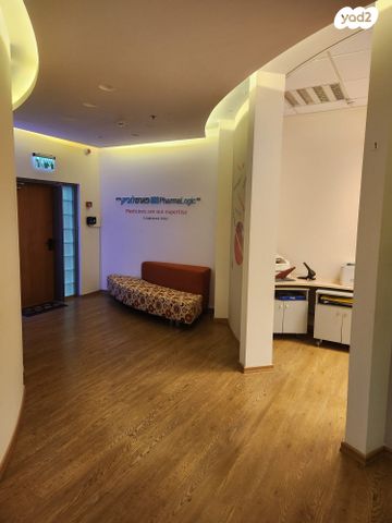 בניין משרדים, פתח תקווה