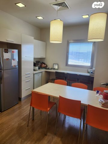 בניין משרדים, פתח תקווה