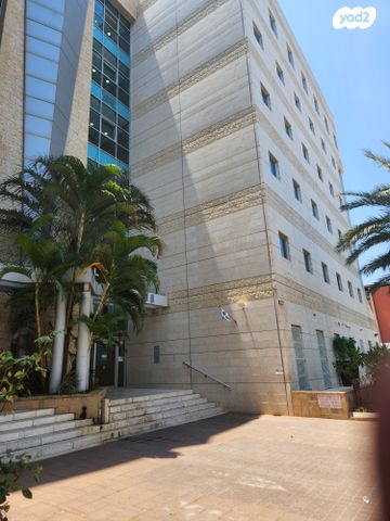 בניין משרדים, פתח תקווה