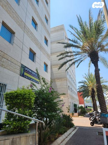בניין משרדים, פתח תקווה