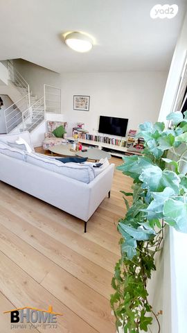 דירה, הדולב 22, צורן, קדימה צורן