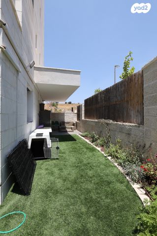 דירת גן, עמק חפר, מודיעין מכבים רעות