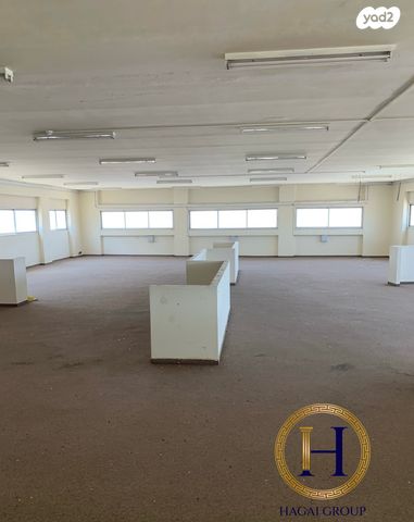 משרדים, בוסי סנט ג'ורג', קרית עקרון