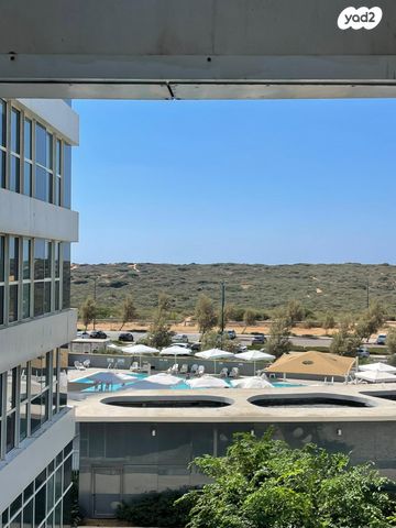 דירה, עוזי חיטמן, נתניה