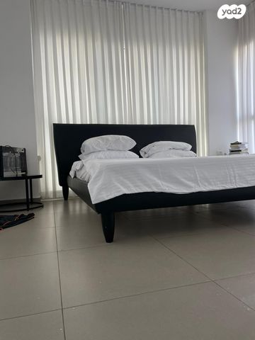 דירה, עוזי חיטמן, נתניה