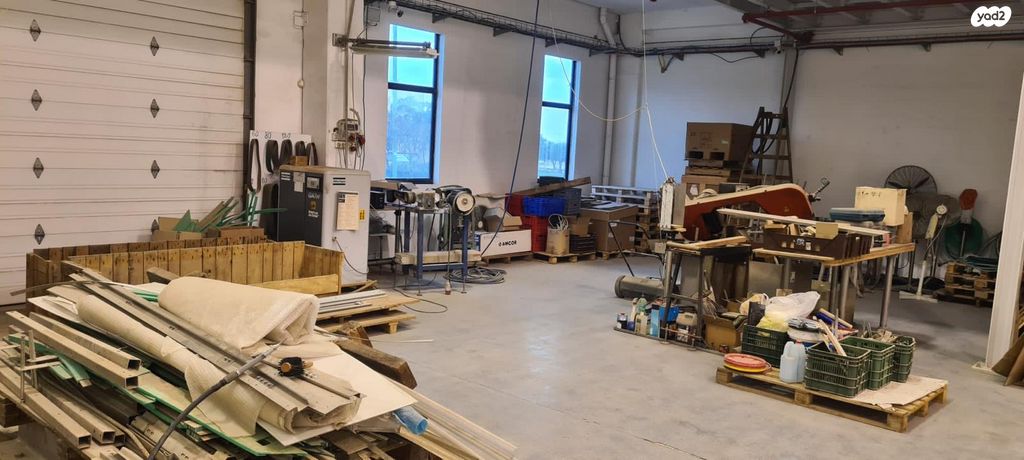 מבני תעשיה, קיסריה