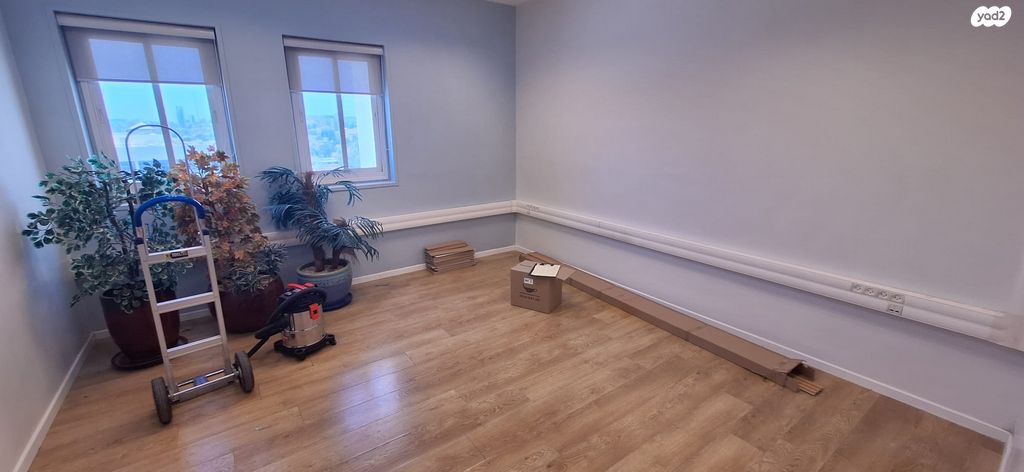 יד חרוצים 10