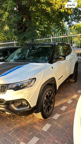 מודעת רכב ג'יפ קומפאס