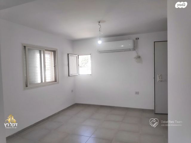 דופלקס, אברהם בן שושן, עכו