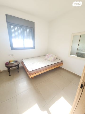 דירה, הפרחים, חריש