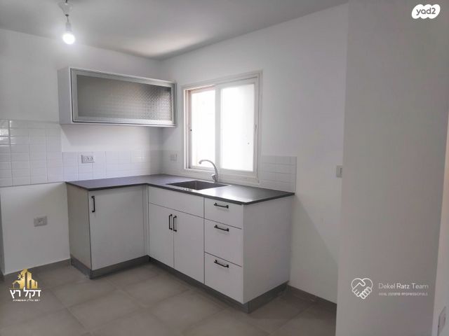 דופלקס, אברהם בן שושן, עכו