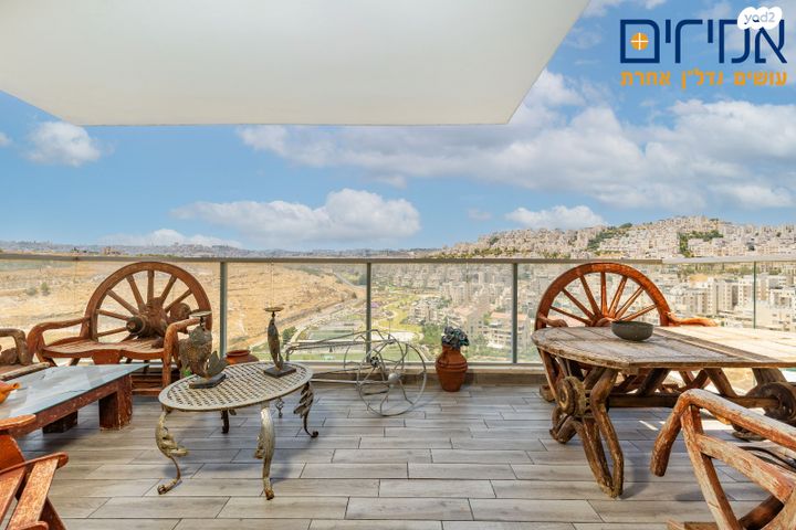 דירה, עמנואל זיסמן, חומת שמואל, הר חומה, ירושלים