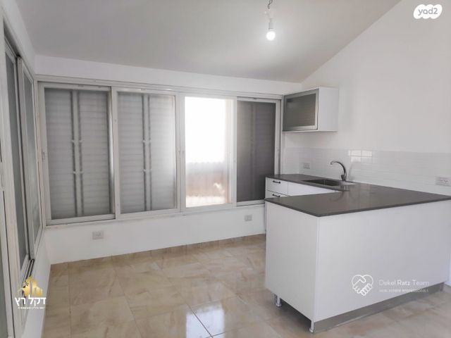 דופלקס, אברהם בן שושן, עכו