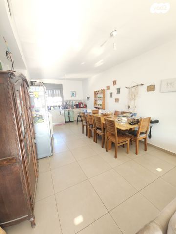 דירה, הפרחים, חריש