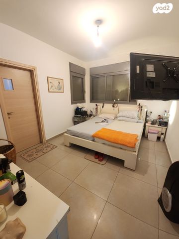 דירה, הפרחים, חריש