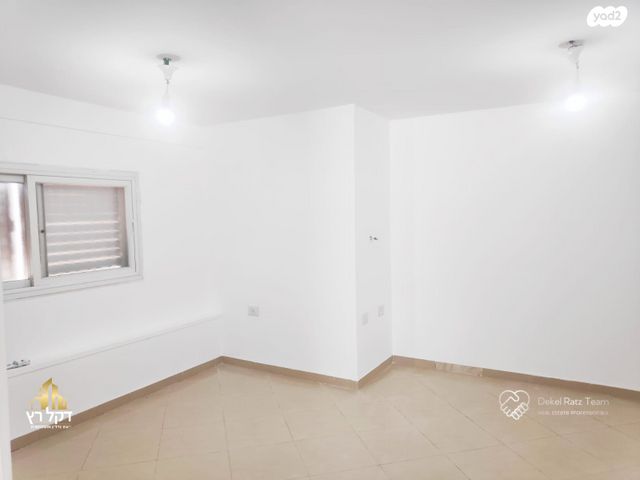 דופלקס, אברהם בן שושן, עכו