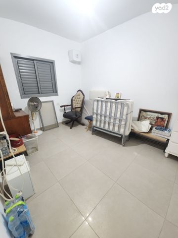 דירה, הפרחים, חריש