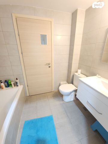 דירה, הפרחים, חריש