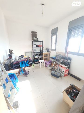 דירה, הפרחים, חריש