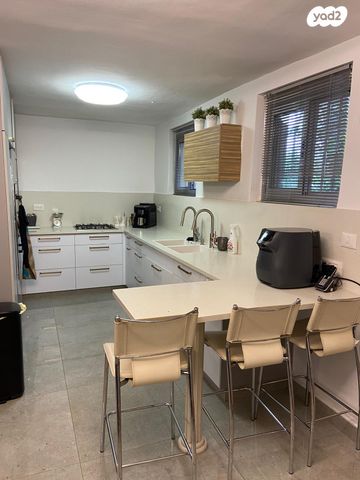 דירת גן, ישראל זנגוויל 11, קרית היובל, ירושלים