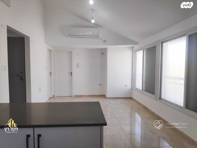 דופלקס, אברהם בן שושן, עכו