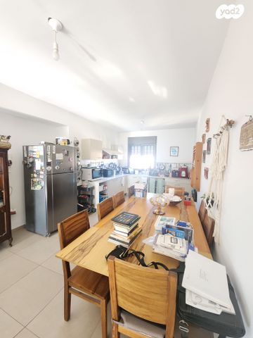 דירה, הפרחים, חריש