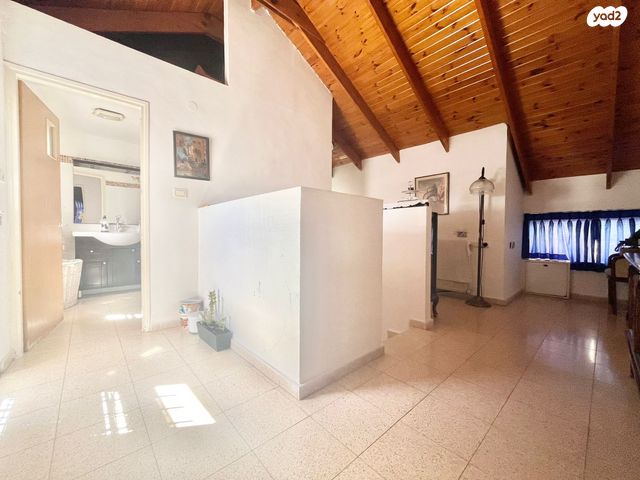 גג/ פנטהאוז, דן פגיס, פסגת זאב, ירושלים