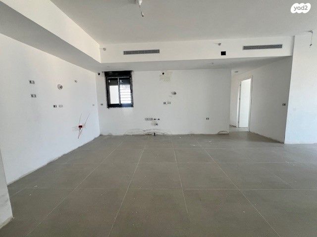 דירה, אמנון ליפקין שחק, נוף הטיילת, נתניה