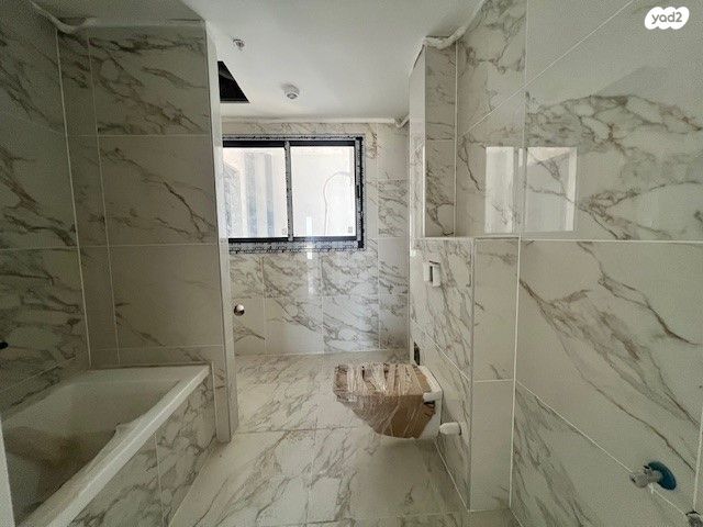 דירה, אמנון ליפקין שחק, נוף הטיילת, נתניה