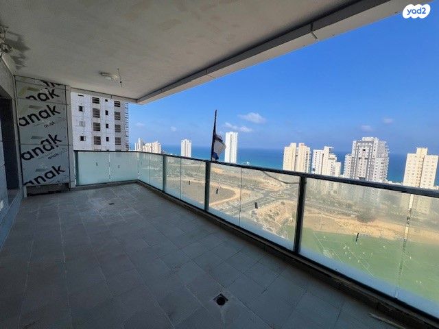 דירה, אמנון ליפקין שחק, נוף הטיילת, נתניה