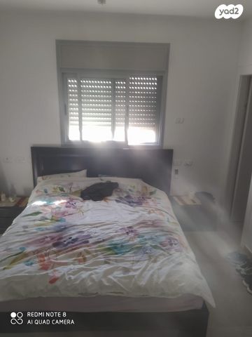 גג/ פנטהאוז, מזכרת בתיה