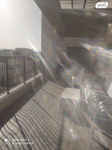 גג/ פנטהאוז, מזכרת בתיה