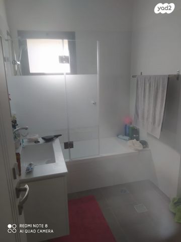 גג/ פנטהאוז, מזכרת בתיה