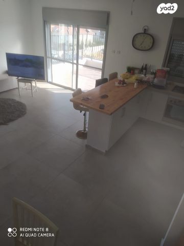 גג/ פנטהאוז, מזכרת בתיה