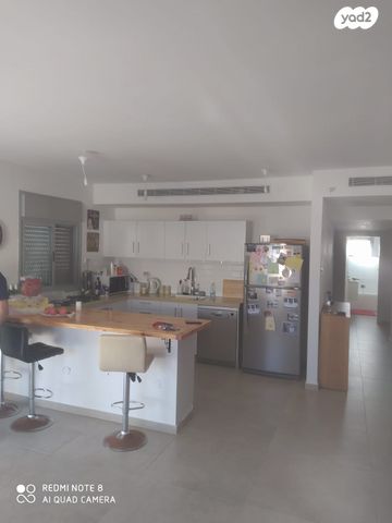 גג/ פנטהאוז, מזכרת בתיה