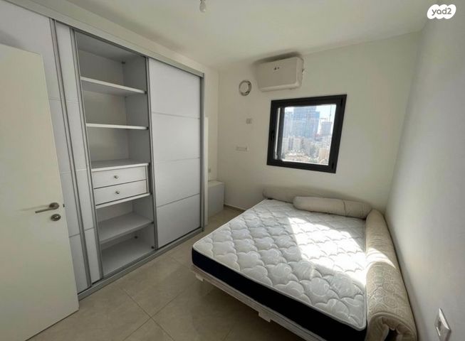 גג/ פנטהאוז, יגאל אלון 172, נחלת יצחק, תל אביב יפו