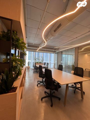 מונטיפיורי, הרכבת