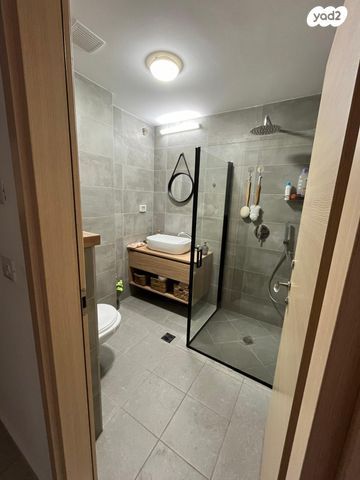 דירה, רמת נבון . הר כרמי, כרמיאל