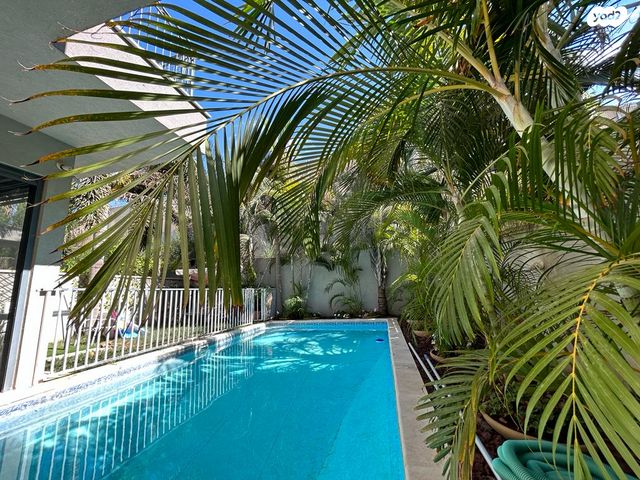 דו משפחתי, אורנית