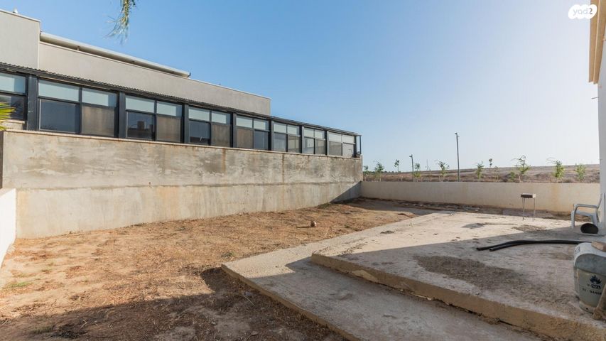 דו משפחתי, אופקים