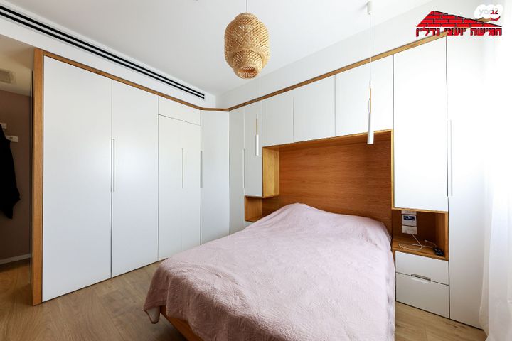 דירה, אריק איינשטיין, הרקפות, ראשון לציון