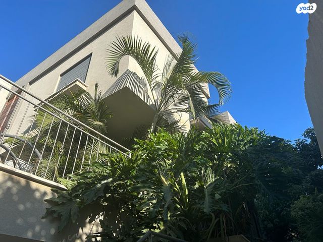 דו משפחתי, אורנית