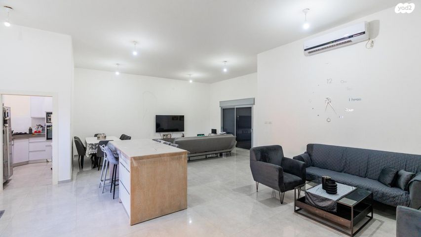 דו משפחתי, אופקים