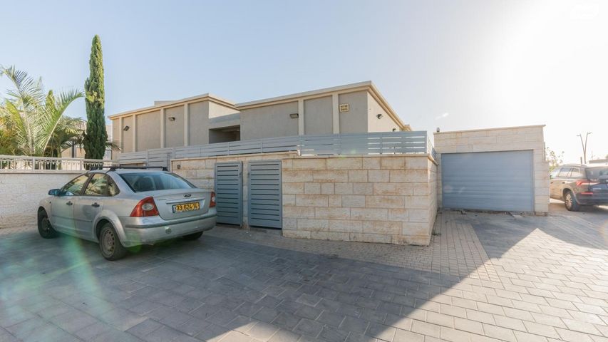 דו משפחתי, אופקים