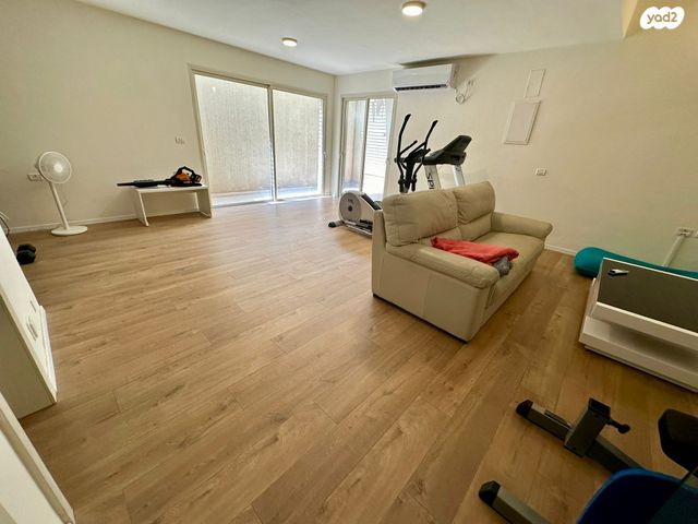 דירת גן, הרצליה הצעירה, הרצליה