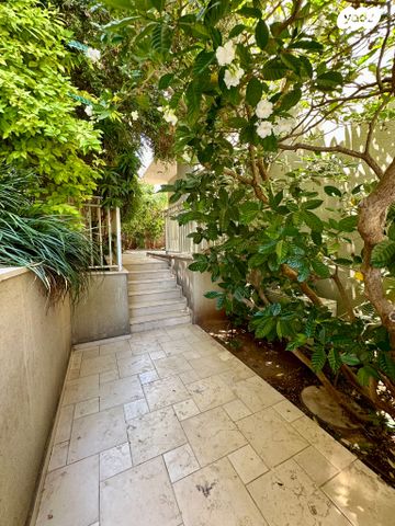 דירת גן, הרצליה הצעירה, הרצליה