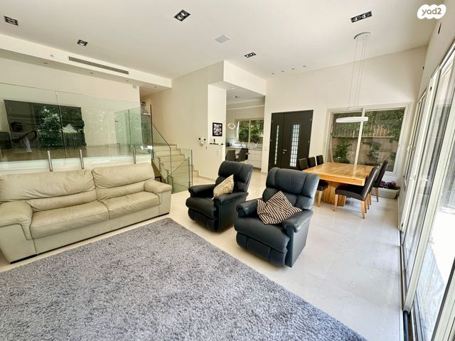 דירת גן, הרצליה הצעירה, הרצליה