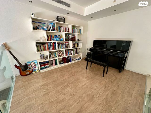 דירת גן, הרצליה הצעירה, הרצליה