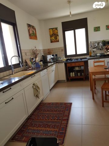 גג/ פנטהאוז, מזכרת בתיה